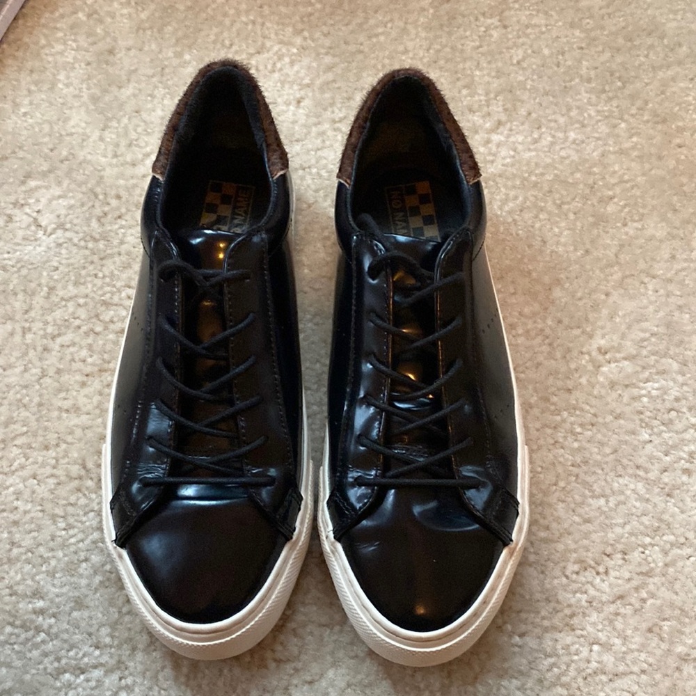Women NO NAME patent leather tennis shoes.